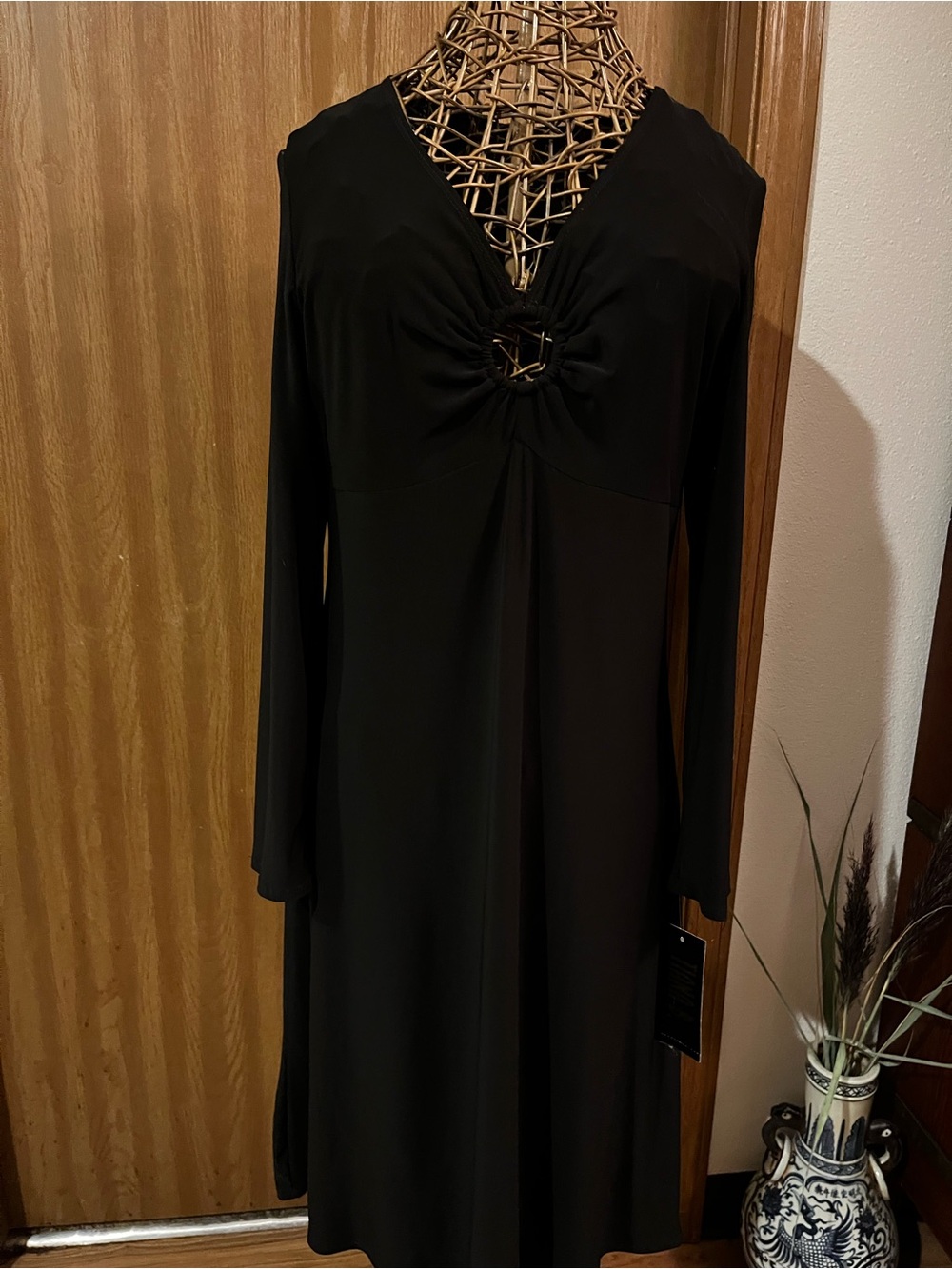 NWT Tiana B. Black O-Ring V-Neck Long Sleeve Midi Dress Size Large